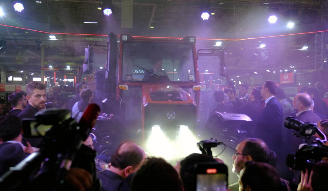 Konya devi, nostaljik traktörü teknolojiyle donattı 5